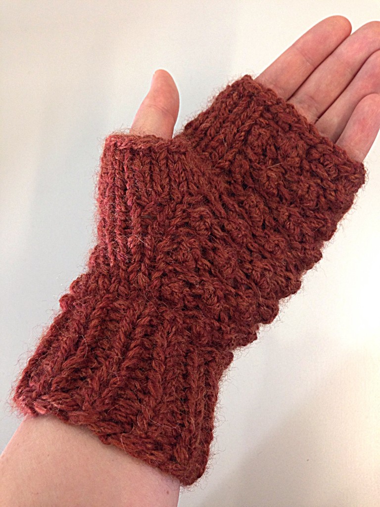 Raspberry stitch mittens Shortrounds