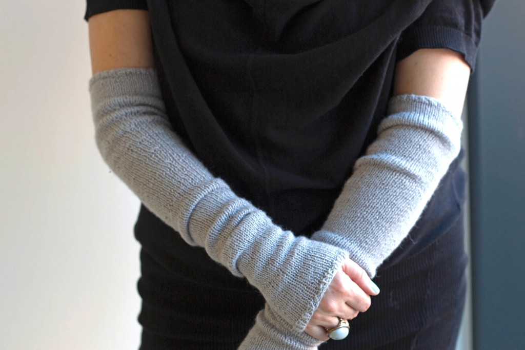 Bria Armwarmers free knitting pattern Shortrounds